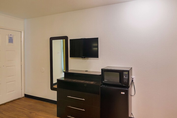 Room 18 of 33