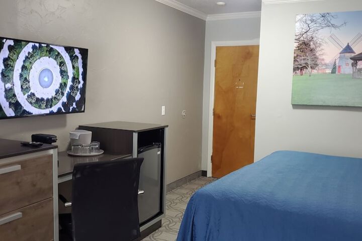 Ambassador Inn & Suites