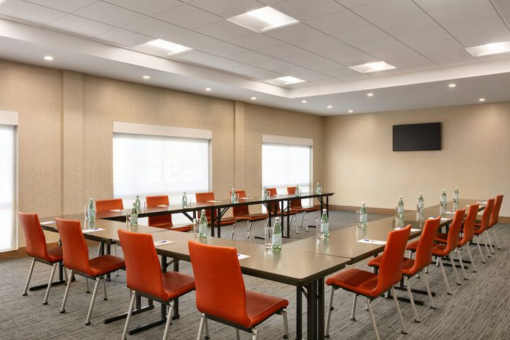 Holiday Inn Express & Suites Salisbury by IHG