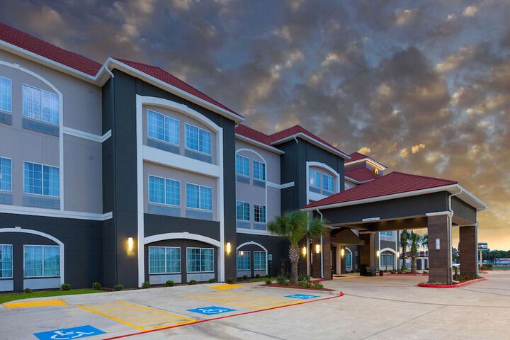 Hotel 2 of 33