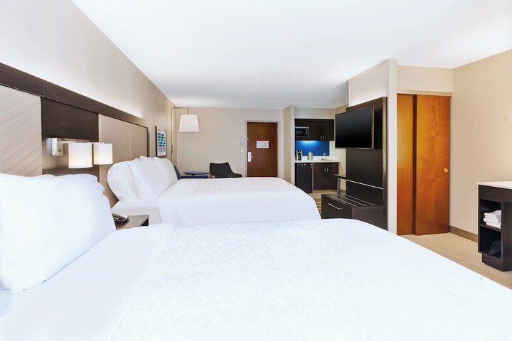 Room 35 of 47