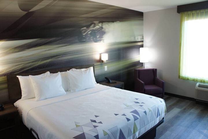Room 52 of 83