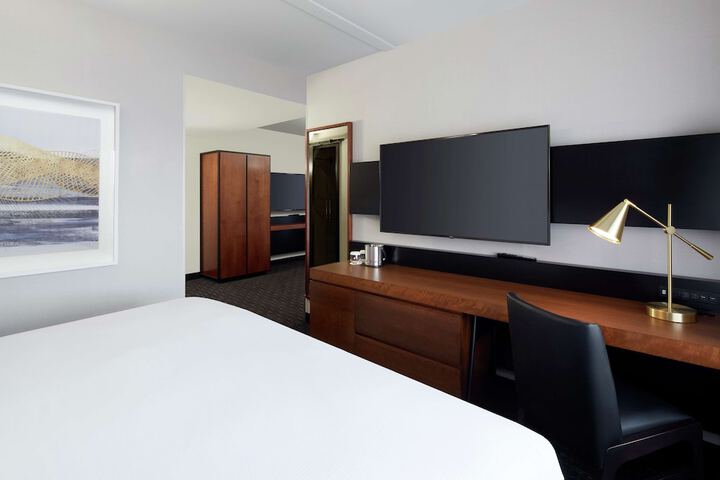 Room 10 of 38