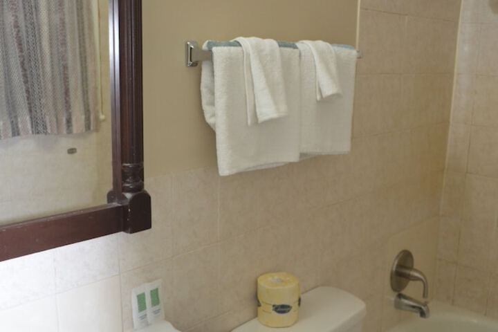 Room 10 of 24