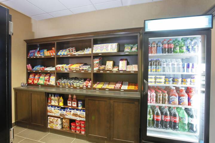 Pomeroy Inn & Suites Prince George