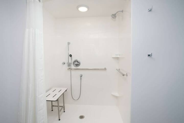 Room 17 of 39