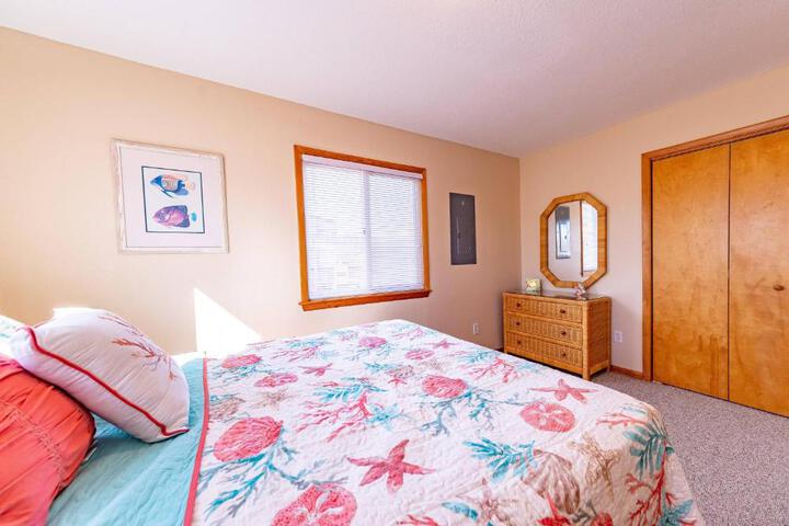 Duck R Way - Poteskeet Ocean View, 260 Yds to Beach, Pool, Hot Tub, Walk to Downtown Duck