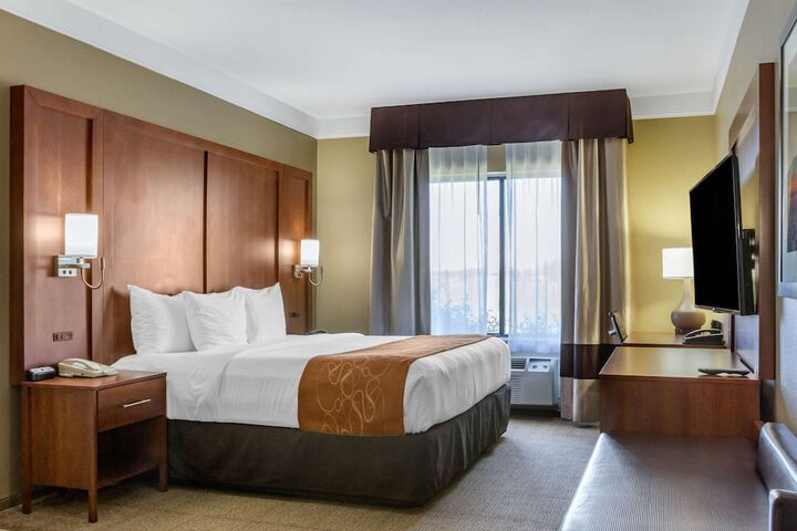 Comfort Suites Plainview