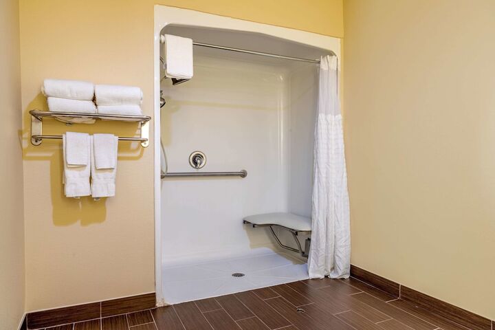 Room 16 of 46
