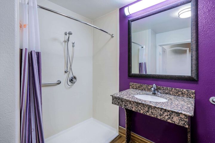 La Quinta Inn & Suites by Wyndham DFW Airport West - Bedford