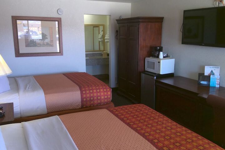Room 11 of 16