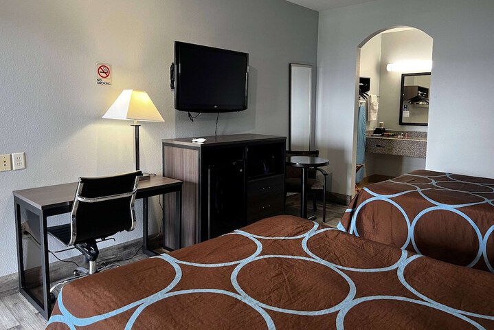 Room 9 of 32