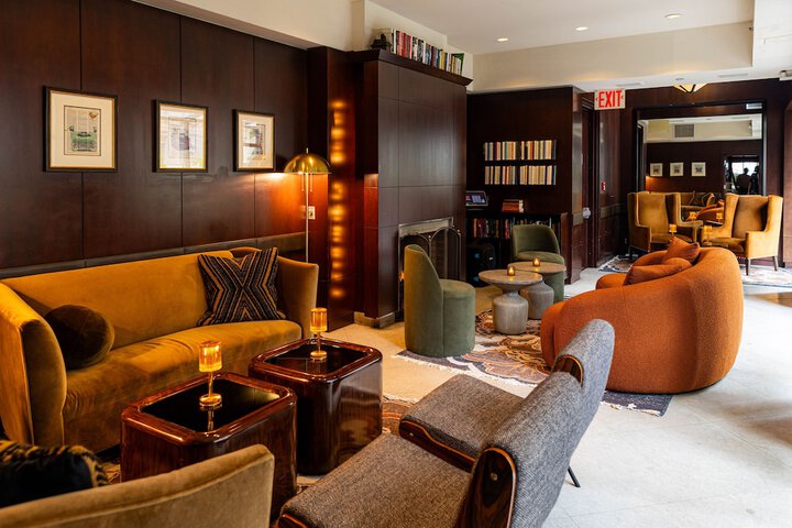 Lounge 47 of 53