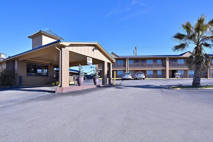 Hotel 2 of 27