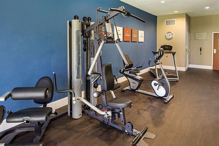 Comfort Suites near Tanger Outlet Mall