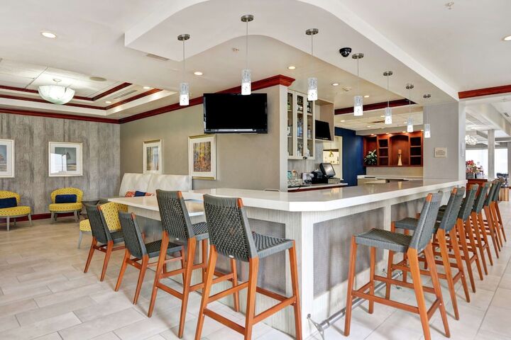 Lounge 41 of 44