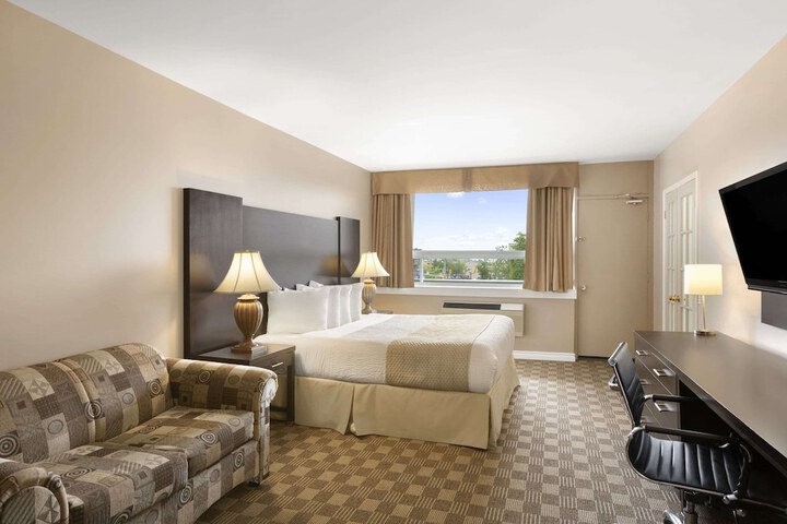 Room 8 of 20