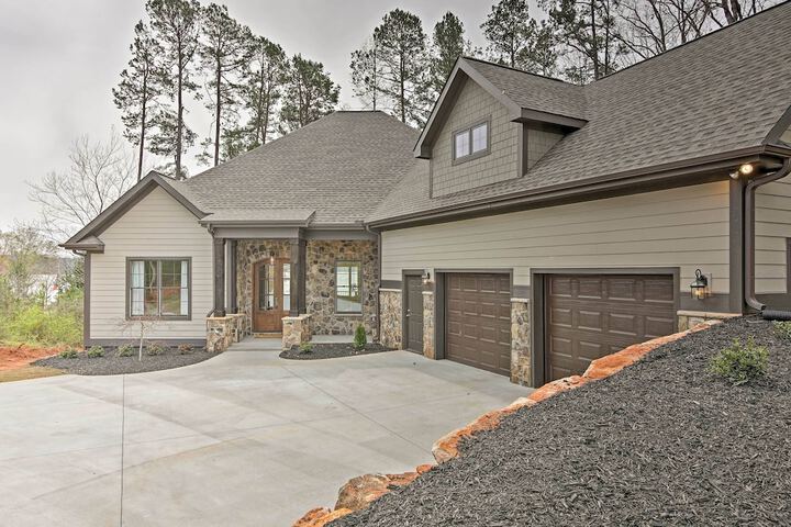 Lake Keowee Home With Balcony & Boat Dock!