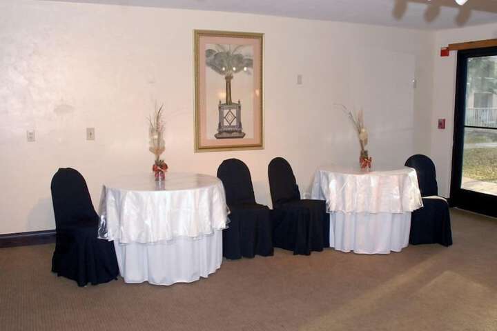 Dining 39 of 40