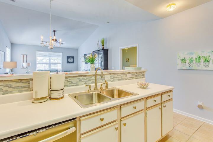 Golf Swim & Explore: Sunset Beach Family Condo!