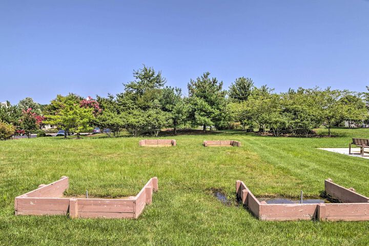 Resort Amenities & Screened Porch: Ocean View Home