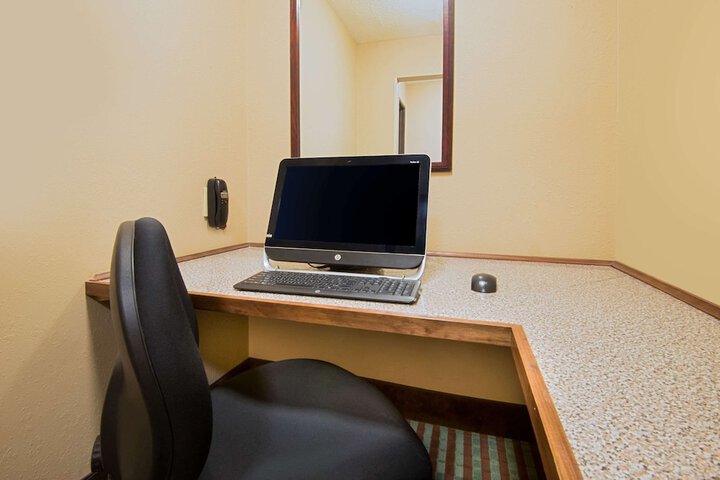 Business Center 14 of 14