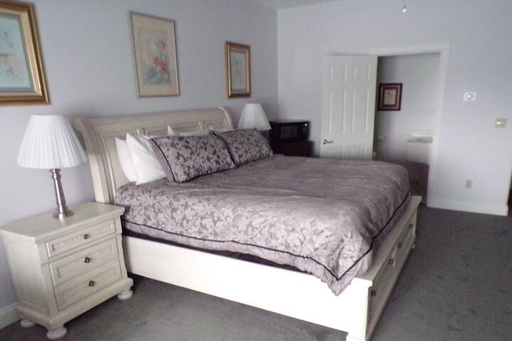 Long House Manor B & B