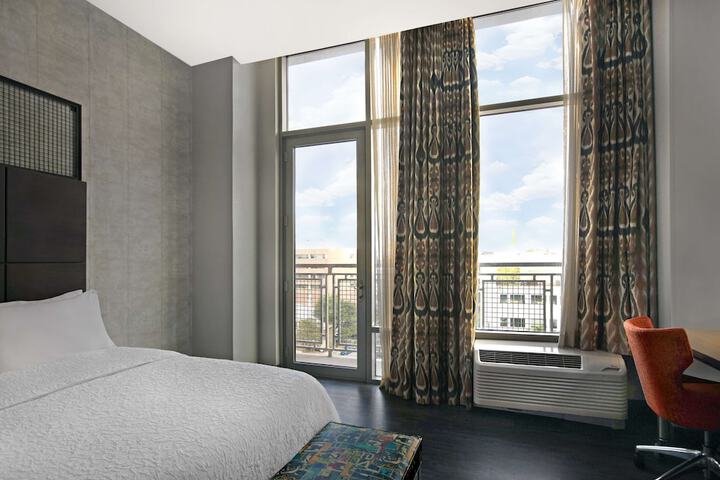 Room 26 of 60