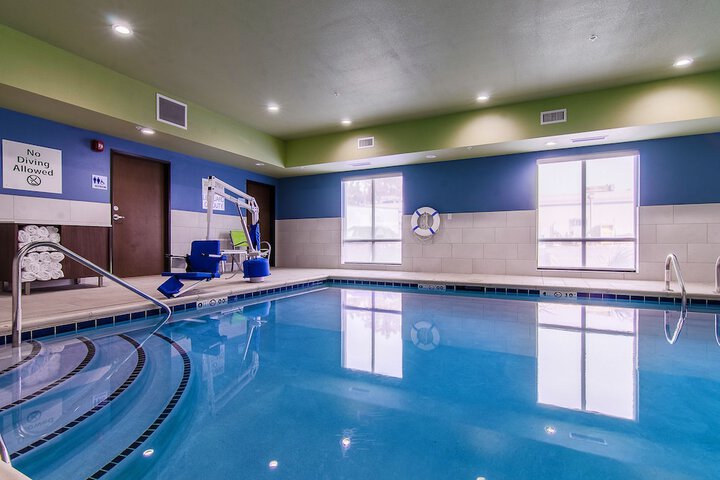 Holiday Inn Express & Suites Atchison by IHG