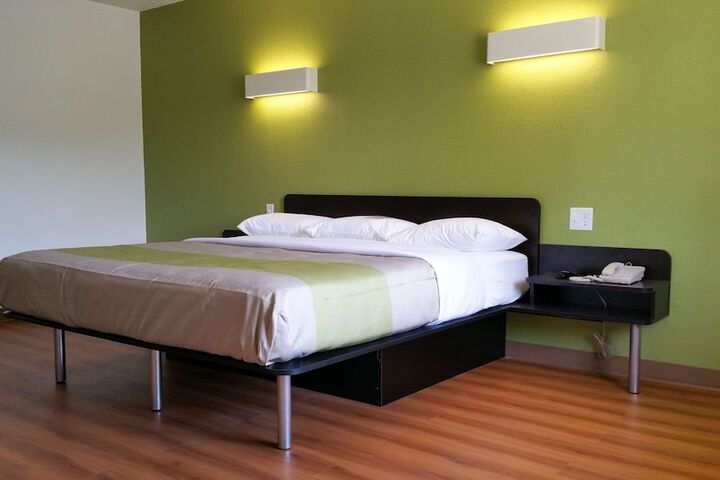 Room 8 of 17