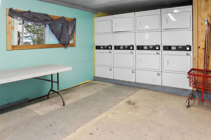 Room 27 of 38