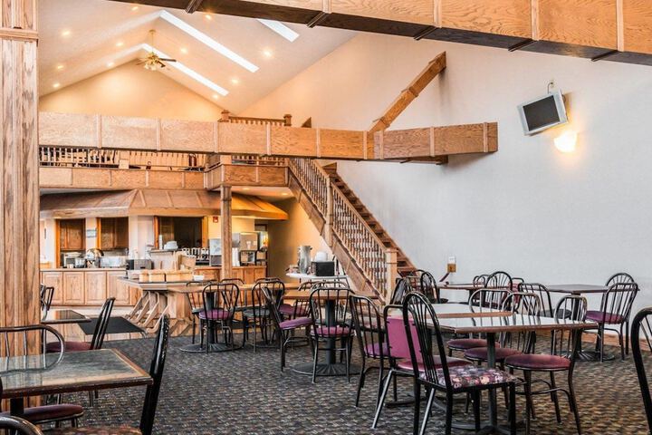 Clarion Hotel Mackinaw City Beachfront