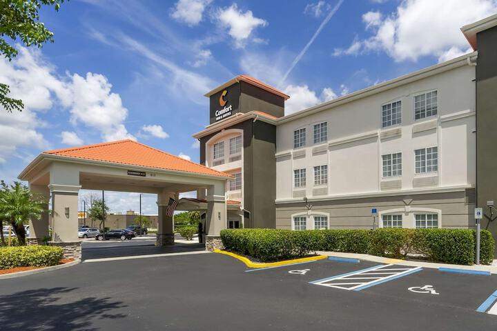 Comfort Inn & Suites