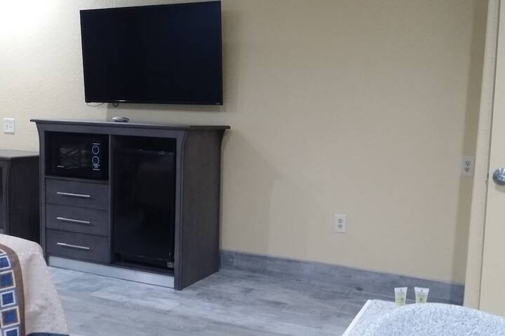 Room 7 of 18