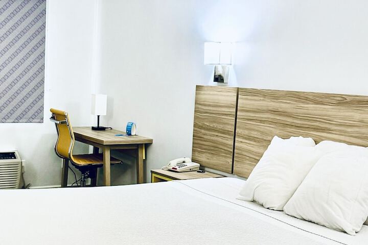 Room 12 of 25