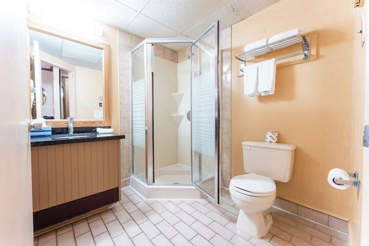 Super 8 by Wyndham Gananoque / Country Squire Resort