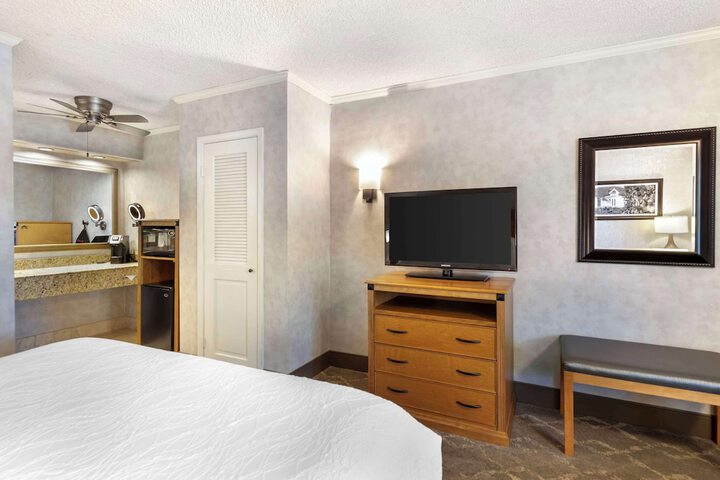 Best Western Plus Black Oak
