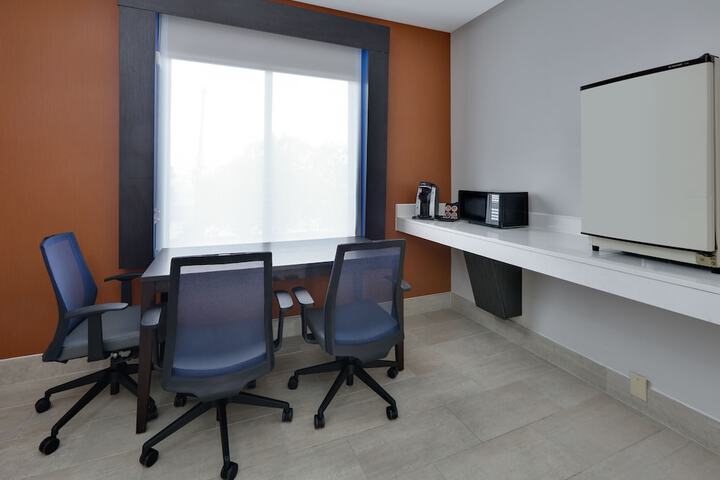 Holiday Inn Express Hotel & Suites Dallas - Duncanville by IHG