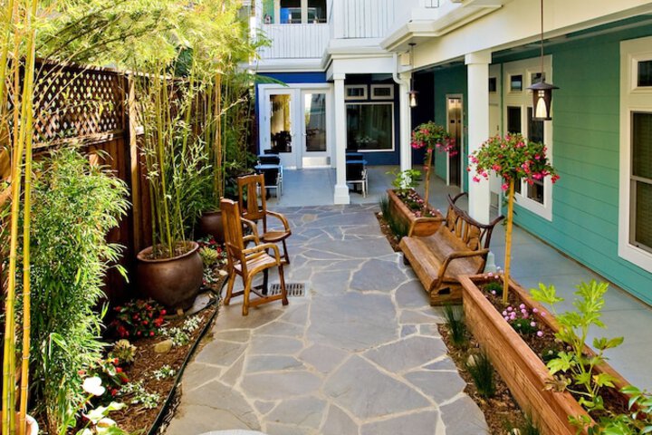 Hotel Exterior 18 of 23