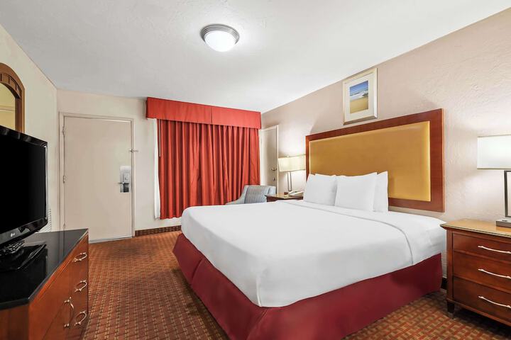 Room 13 of 25