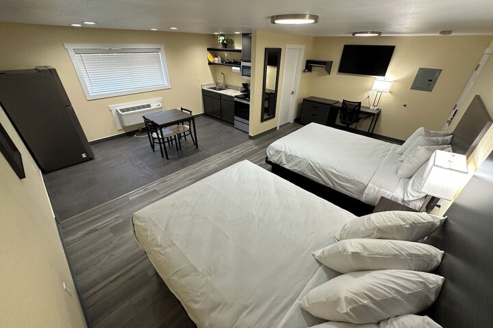 Room 6 of 14