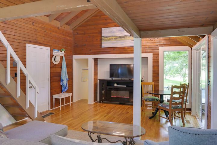 Cozy Tennessee Cabin w / Deck Grill & Fire Pit!