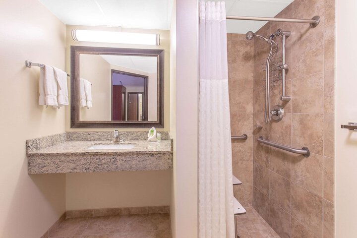 AmericInn by Wyndham Calumet