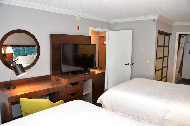Hampton Inn & Suites Chicago / Hoffman Estates