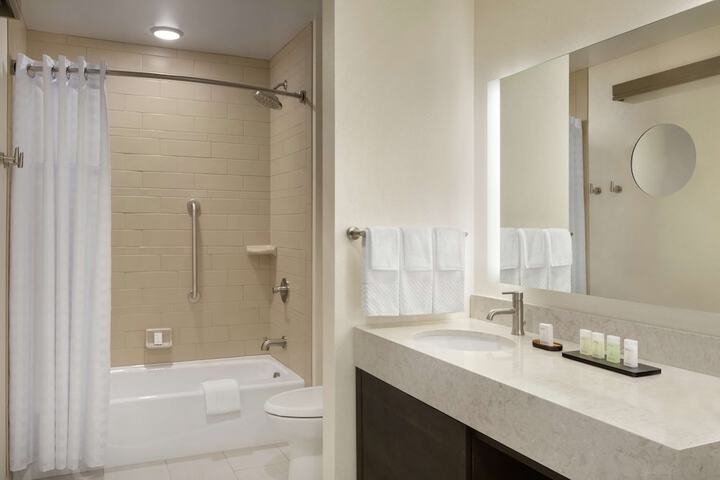 Embassy Suites by Hilton Syracuse Destiny USA