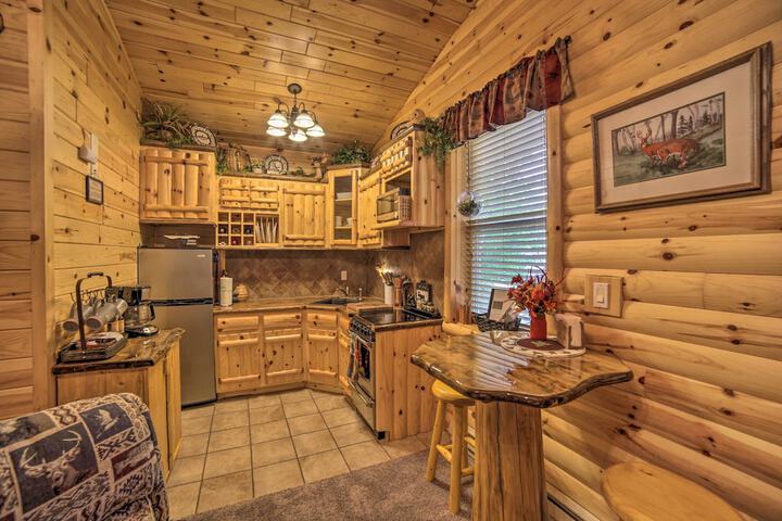 Updated Manistique Log Cabin Yard & Fire Pit