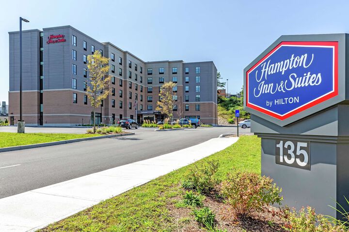 Hampton Inn & Suites Boston / Waltham