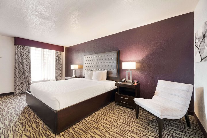 Room 27 of 60