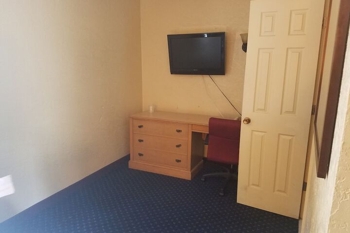 Room 5 of 40