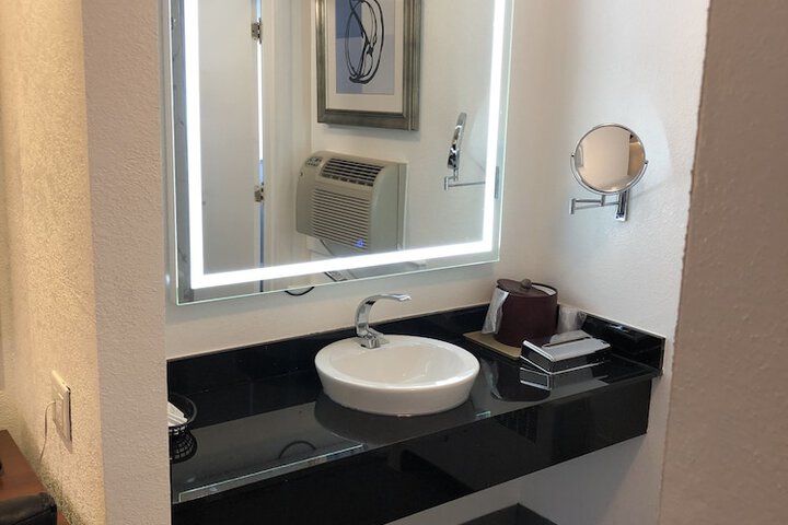 Room 14 of 33